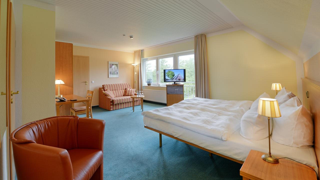 Landhotel Zur Eiche Buxtehude Exterior photo